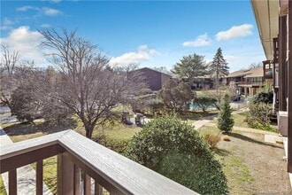 154 Cold Spring Rd in Stamford, CT - Foto de edificio - Building Photo