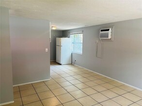 11733 N 12th St in Tampa, FL - Building Photo - Building Photo
