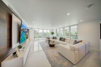 901 E Camino Real, Unit 2a in Boca Raton, FL - Foto de edificio - Building Photo