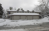 Westwood Ridge Apartments in Sheboygan Falls, WI - Foto de edificio - Building Photo