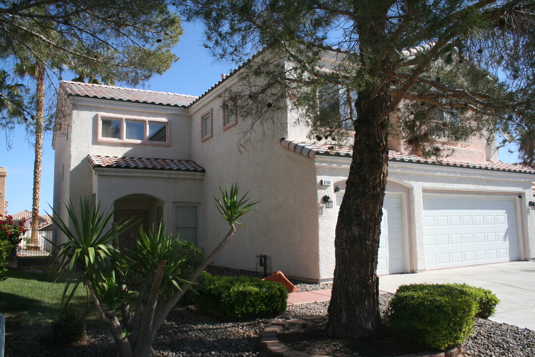 9208 Evergreen Canyon Dr in Las Vegas, NV - Building Photo