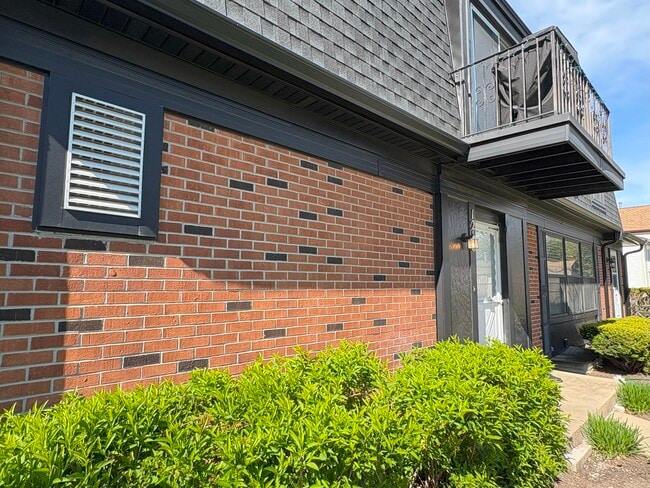 1216 Inverrary Ln in Deerfield, IL - Building Photo - Building Photo