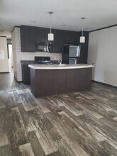 6610 Lear Nagle Rd in North Ridgeville, OH - Foto de edificio - Building Photo