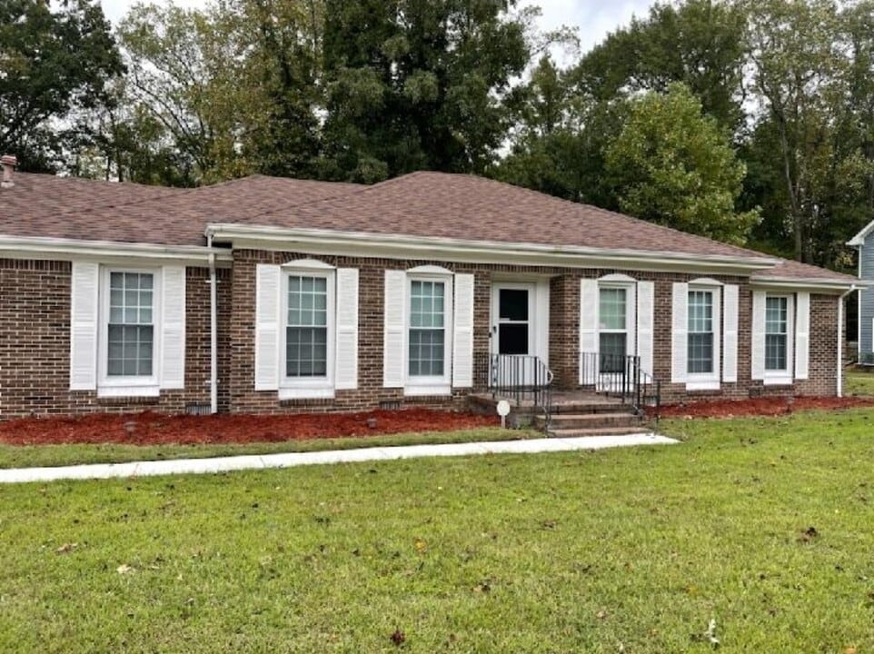 5808 Bernhowe Manor Ln in Suffolk, VA - Building Photo