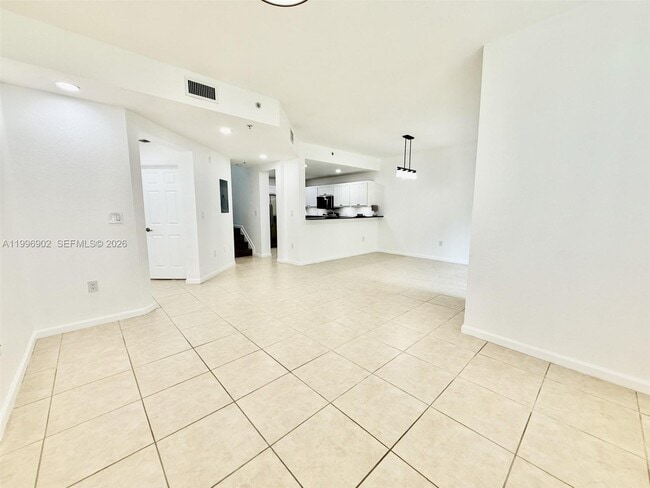 11503 NW 89th St in Doral, FL - Foto de edificio - Building Photo