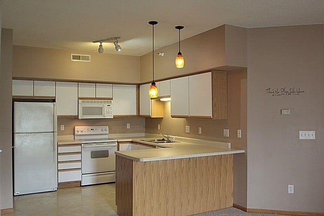 2664 Triple Crown Ln, Unit 8 in Iowa City, IA - Foto de edificio - Building Photo