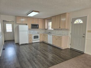 100 Easy Ln in Spring Lake, NC - Building Photo - Building Photo