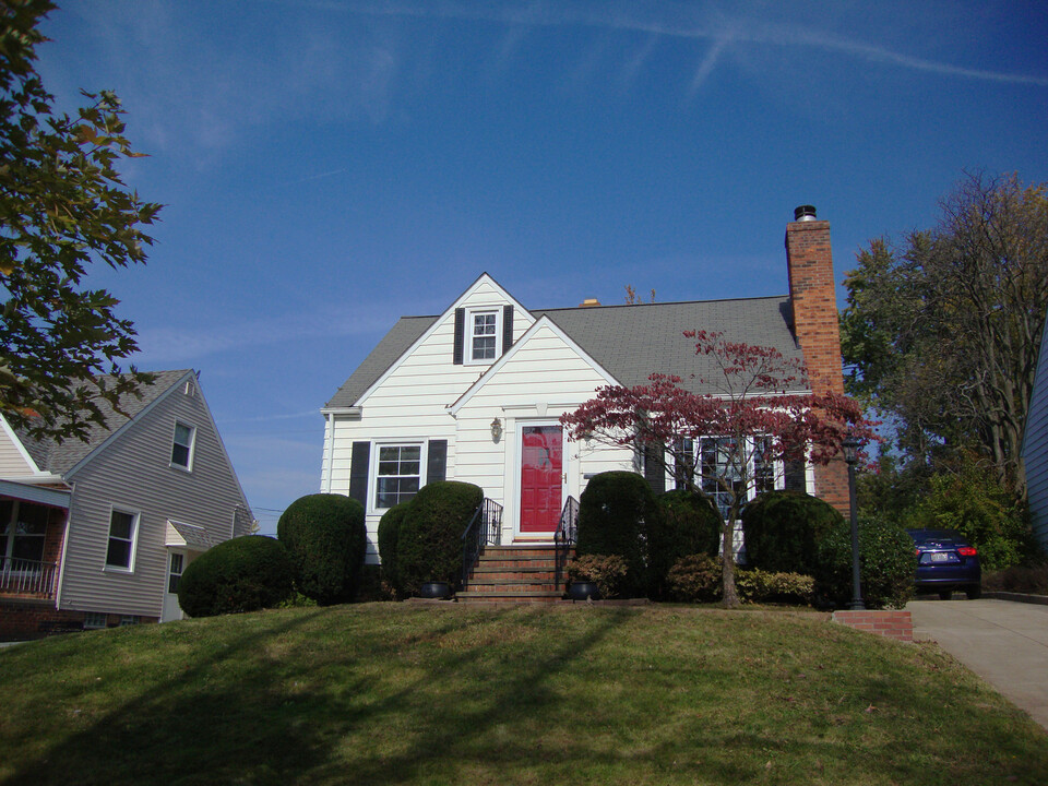 31 Natalie Rd in Bedford, OH - Building Photo