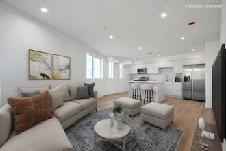 1638 S Longwood Ave in Los Angeles, CA - Building Photo - Building Photo