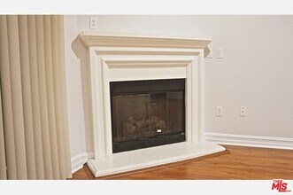 1240 S Sherbourne Dr-Unit -302 in Los Angeles, CA - Building Photo - Building Photo
