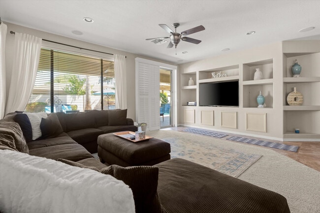 property at 3076 E Blue Ridge Pl