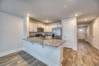 103 S Grassland Rd in Surf City, NC - Foto de edificio - Building Photo