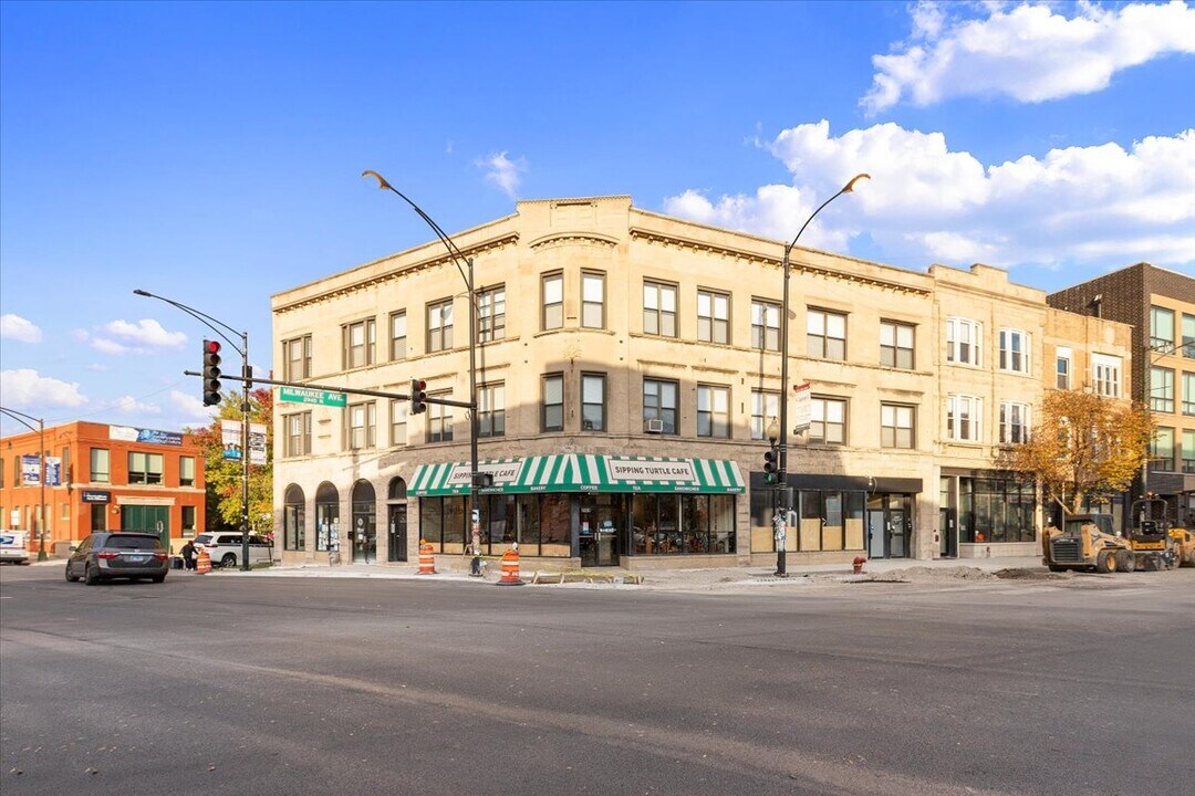 2957 N Milwaukee Ave, Unit N2 in Chicago, IL - Building Photo