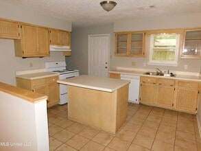 6455 Heather Rd in Horn Lake, MS - Foto de edificio - Building Photo