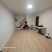 246-07 87th Ave in Queens, NY - Building Photo