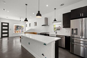 4608 Santa Anna St in Austin, TX - Building Photo - Building Photo