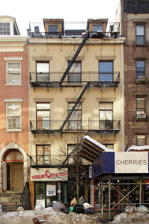 18 Saint Marks Pl in New York, NY - Building Photo