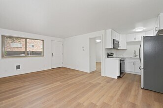 901 N 71st St in Seattle, WA - Building Photo - Building Photo
