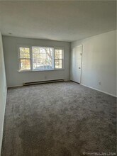 23 College St in Clinton, CT - Building Photo - Building Photo