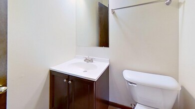 200 Williamsburg Dr in Thiensville, WI - Building Photo - Building Photo