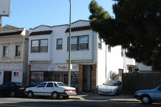 514-518 E 18th St in Oakland, CA - Foto de edificio - Building Photo