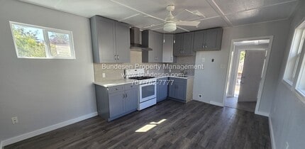 5107 Hutchinson Rd in Sebastopol, CA - Building Photo - Building Photo