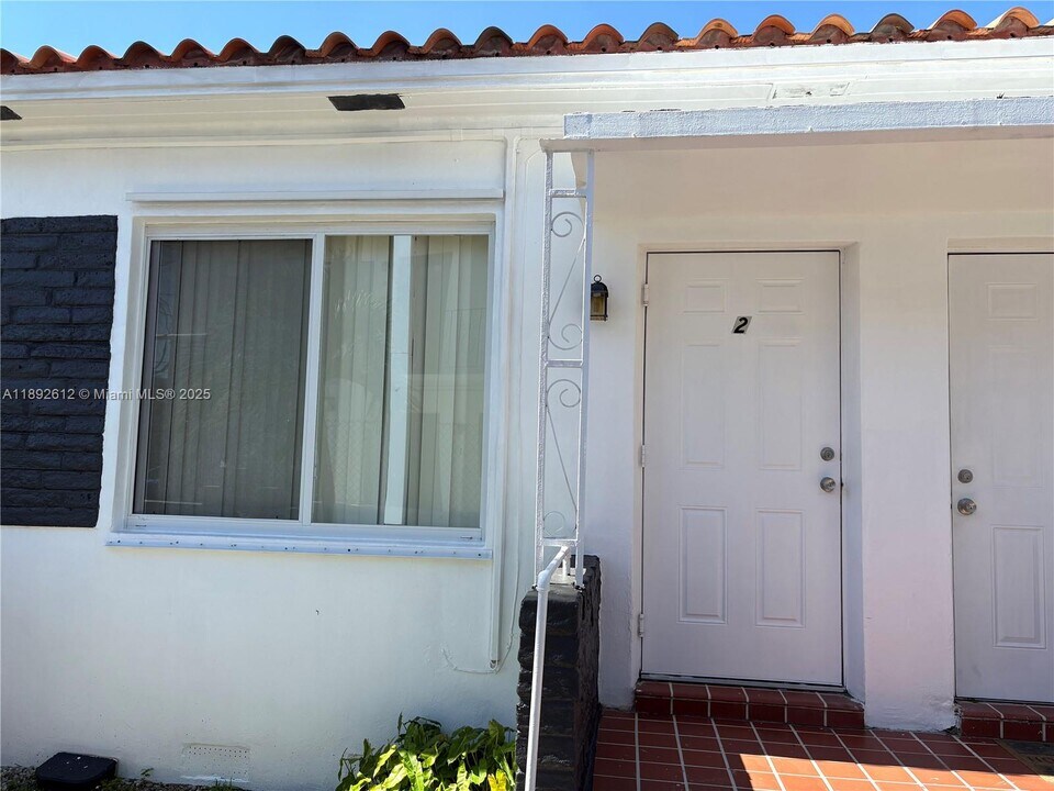 1035 SW 3rd St in Miami, FL - Building Photo