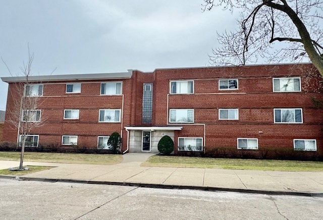 4659 Dobson St in Skokie, IL - Building Photo