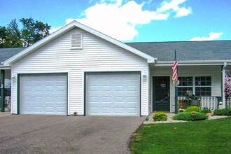 River Grove Senior in Wisconsin Rapids, WI - Foto de edificio - Building Photo