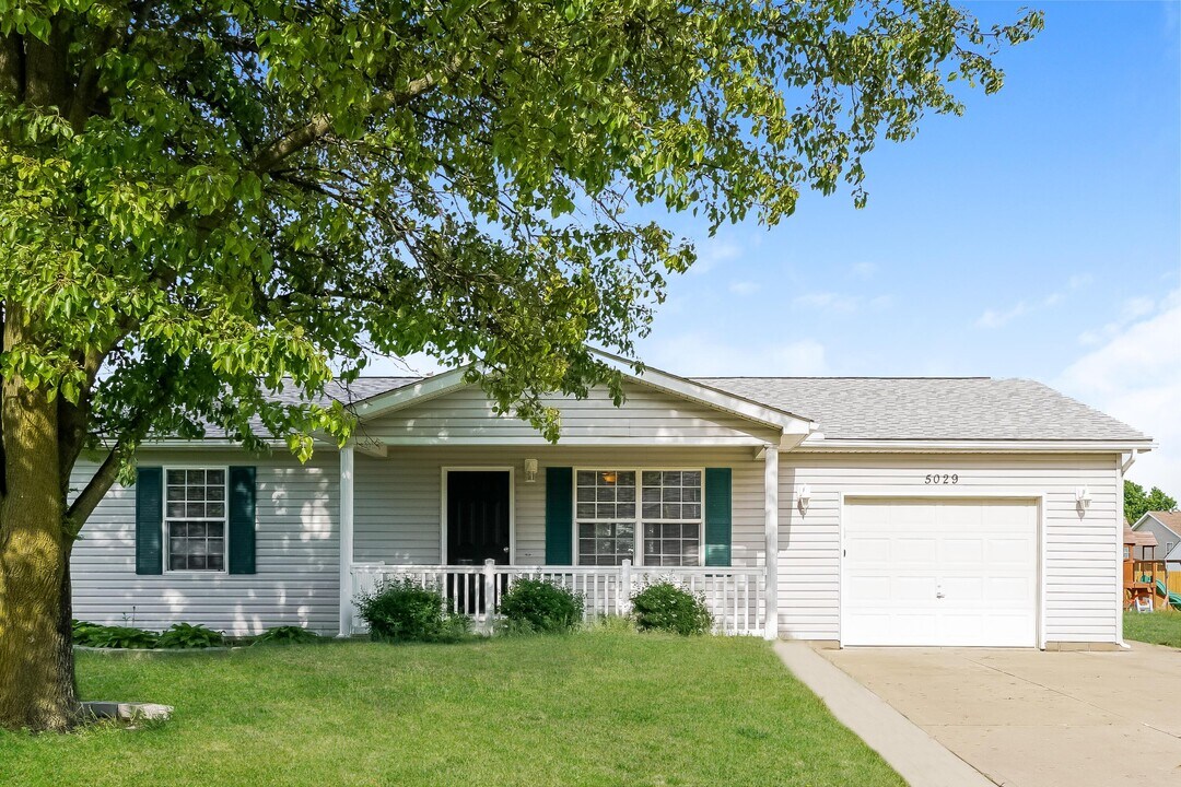 5029 Lee Rd in South Bloomfield, OH - Foto de edificio