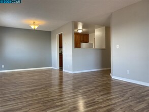 2031 Market Ave-Unit -125 in San Pablo, CA - Building Photo - Building Photo