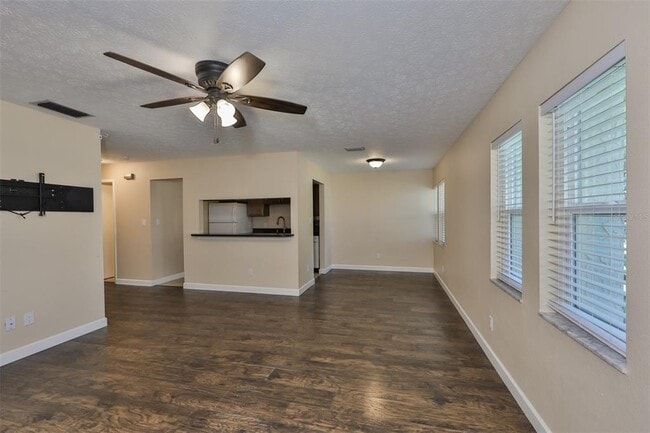 105 N Kingsway Rd in Seffner, FL - Building Photo - Building Photo