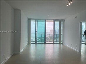 888 Biscayne Blvd, Unit 3205 in Miami, FL - Building Photo - Building Photo