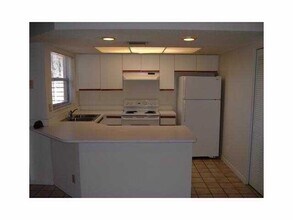 13717 Yarmouth Dr in Wellington, FL - Foto de edificio - Building Photo