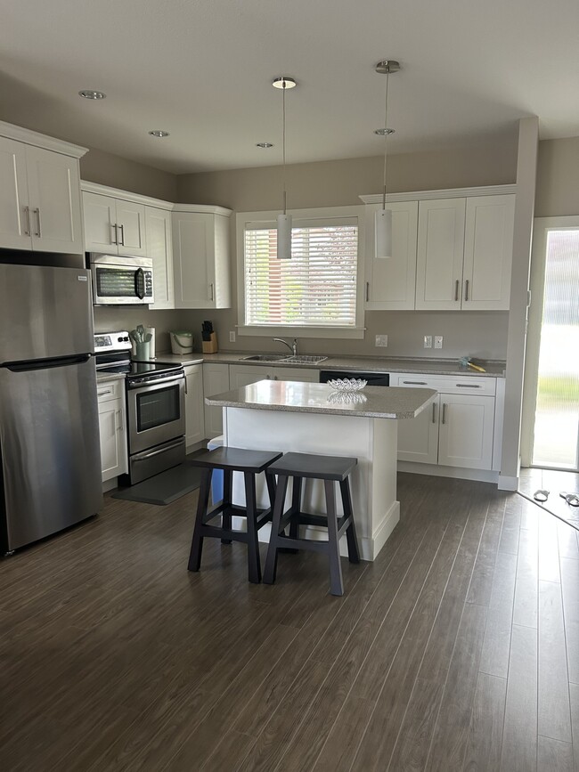2236 Bourbon Rd in Nanaimo, BC - Building Photo - Building Photo