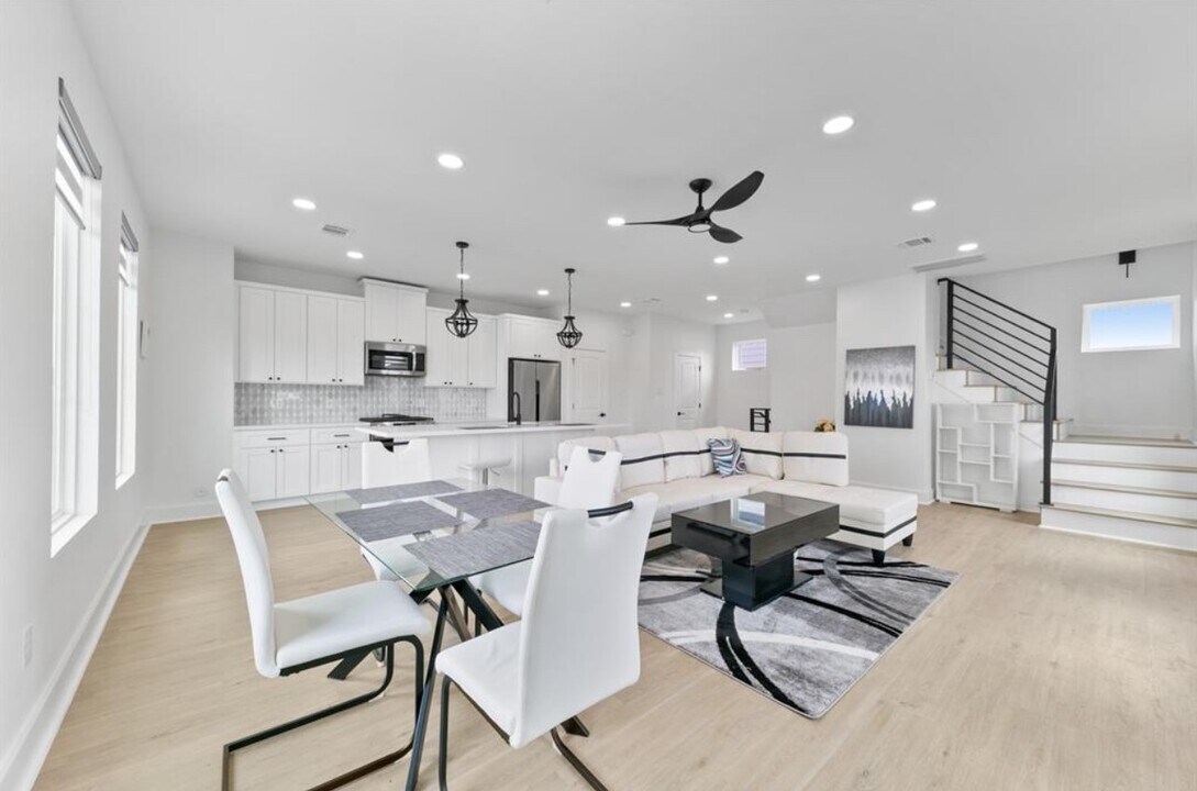 104 E 44th St in Houston, TX - Building Photo