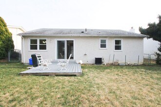 617 Renz St in Philadelphia, PA - Building Photo - Building Photo