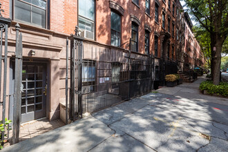 81 Charles St in New York, NY - Building Photo - Building Photo