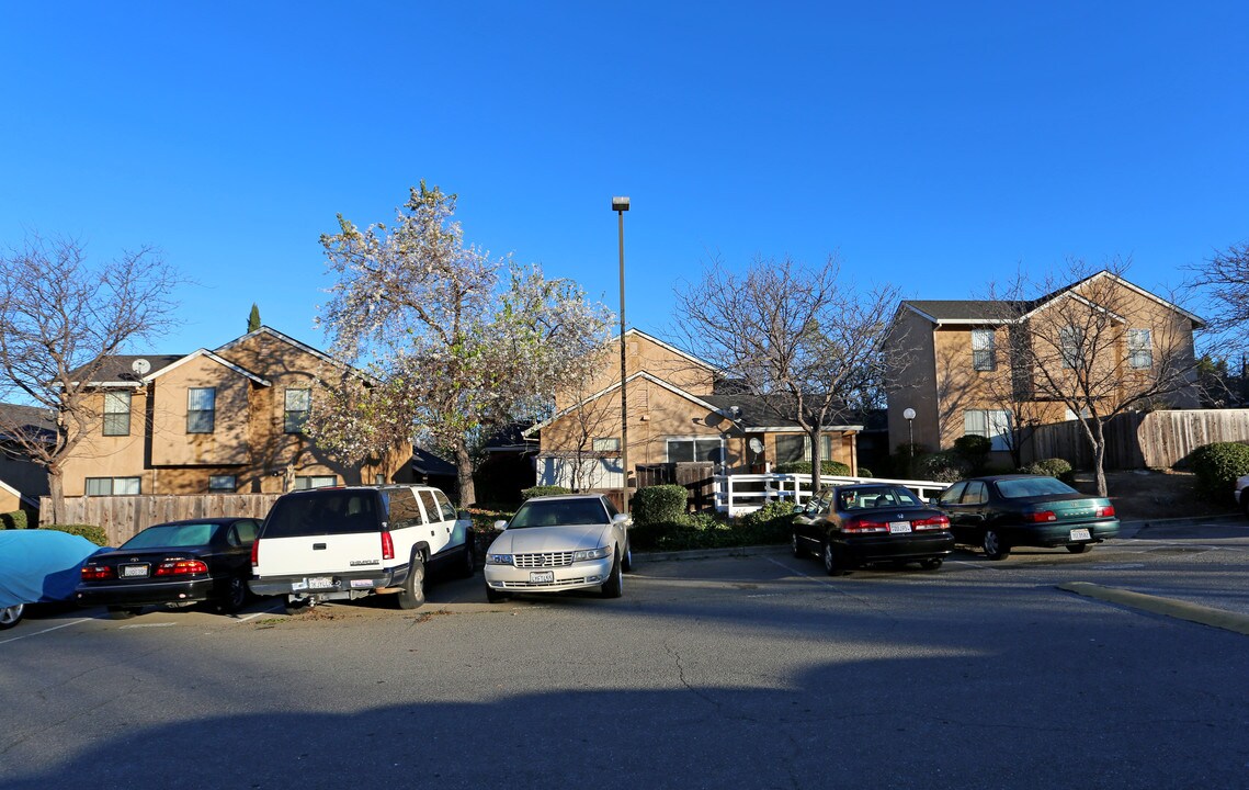 Sparks Way Commons in Hayward, CA - Building Photo