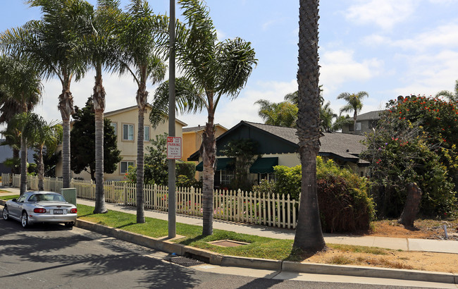 801 S Cleveland St in Oceanside, CA - Foto de edificio - Building Photo