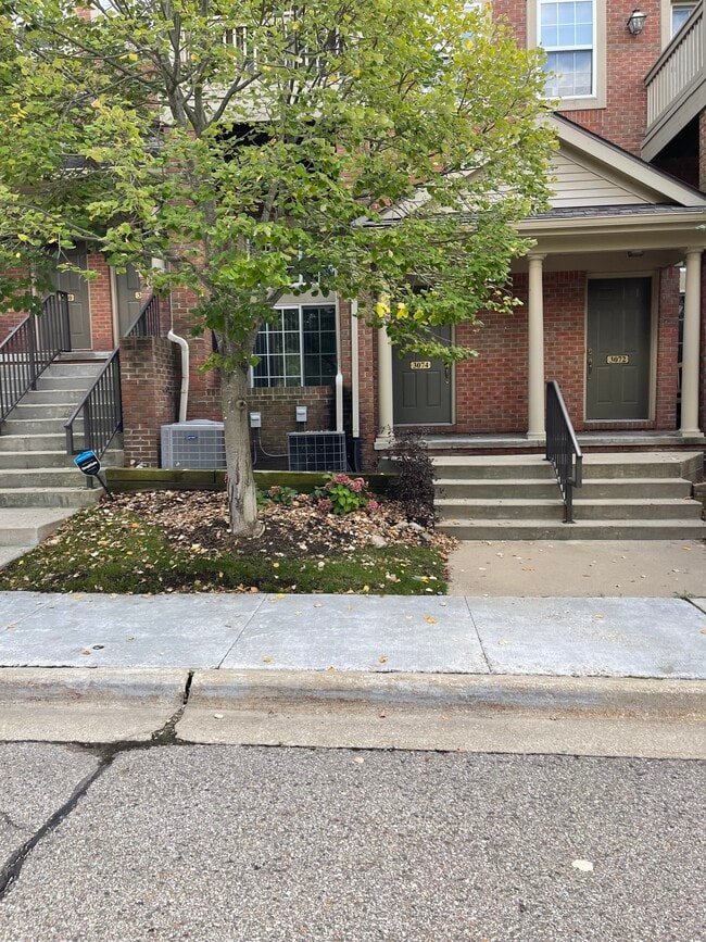 3074 Barclay Way, Unit 3074 in Ann Arbor, MI - Building Photo - Building Photo