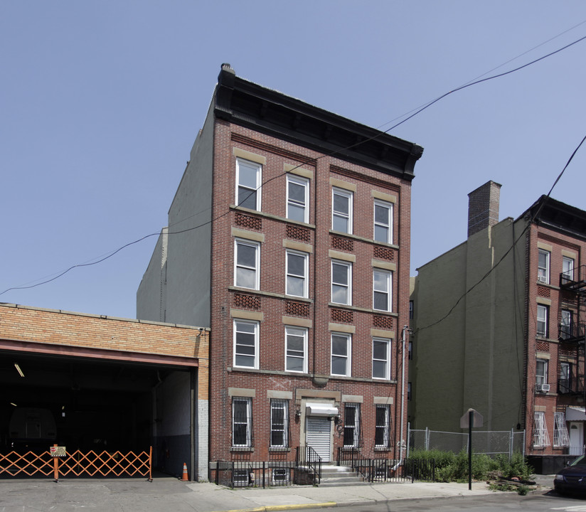 148 Conover St in Brooklyn, NY - Building Photo