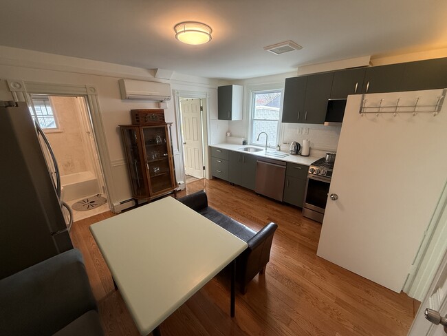 10 Fulkerson St, Unit 2 in Cambridge, MA - Foto de edificio - Building Photo