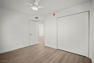 16881 Davis Rd in Ft. Myers, FL - Building Photo - Building Photo