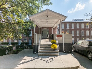 Crown Mill Village Lofts in Dalton, GA - Foto de edificio - Building Photo