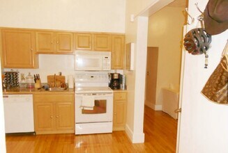 16 Aberdeen St, Unit 2 in Boston, MA - Foto de edificio - Building Photo