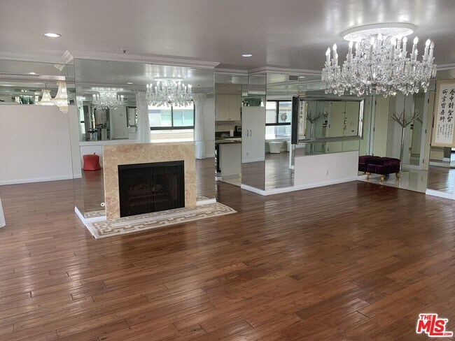 727 S Ardmore Ave-Unit -906 in Los Angeles, CA - Building Photo - Building Photo