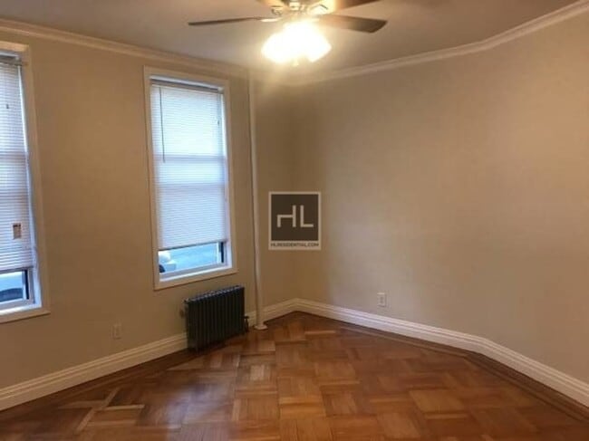21-72-72 33rd St in Queens, NY - Building Photo - Building Photo
