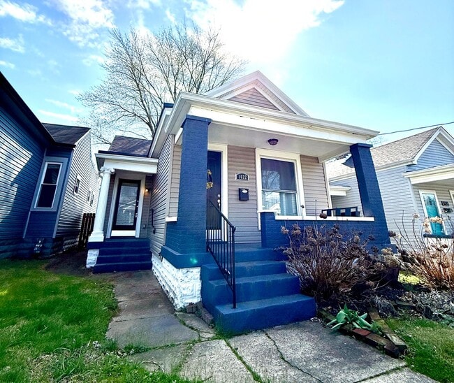 property at 1022 E Oak St