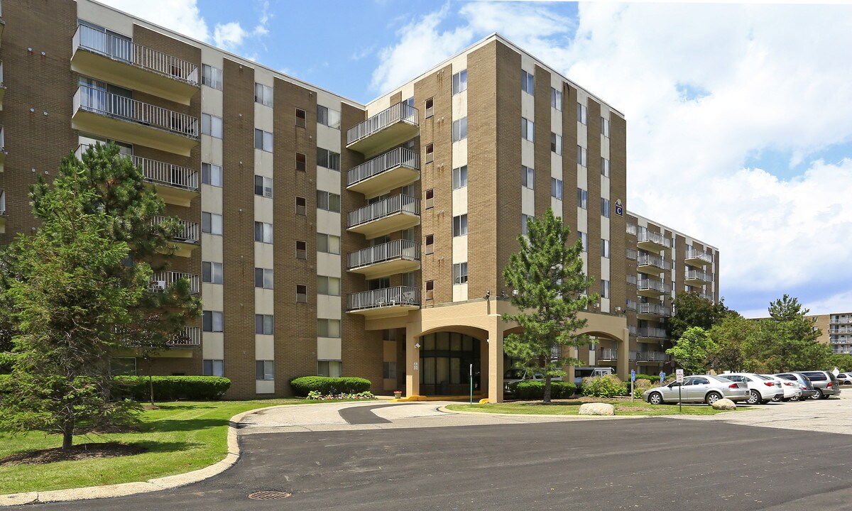 Rockside Park Towers in Bedford, OH - Building Photo